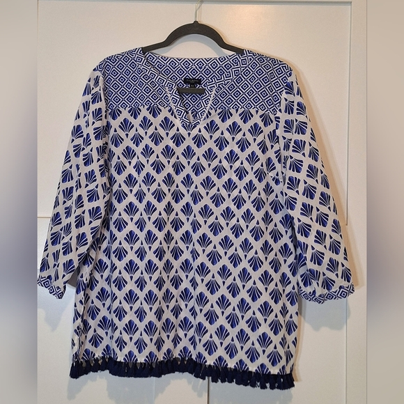 Talbots Tops - Talbots Cotton Blue & White Geometric Print V Neck Tunic Tasseled Hem Size XLP